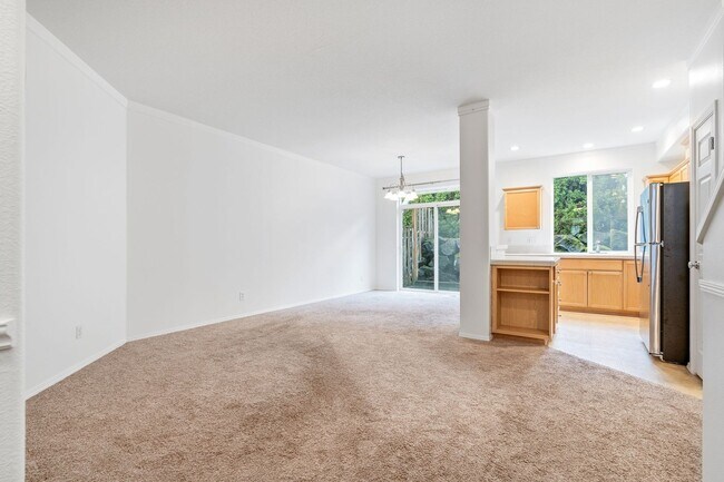 Foto del edificio - Beautiful Townhome in the Highly Desirable Oak Hills community!