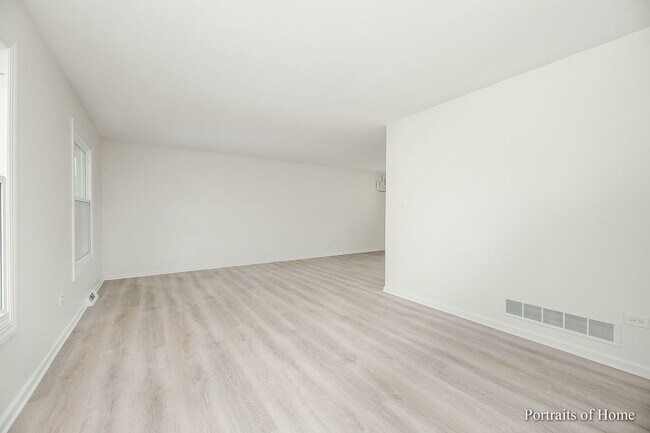 Foto del edificio - 7716 Knottingham Ln