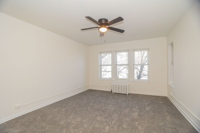 Foto del edificio - 6405 N Hamilton Ave