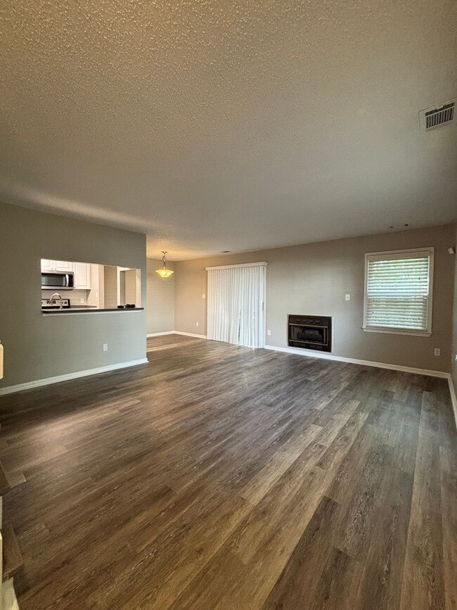 Building Photo - Gorgeous Condo up for rent!