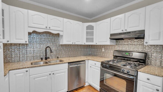 Foto del edificio - Brookside 3 Bedroom Gem! Available for imm...