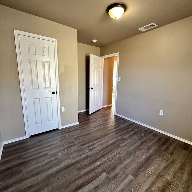 Foto del edificio - "Charming 3-Bedroom Duplex Retreat in Lubbock – Spacious 950 Sq Ft Haven!"