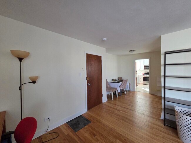 Foto del edificio - 7375 N Winchester Ave