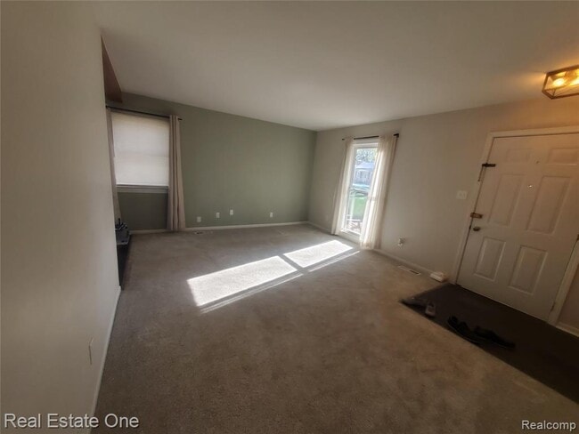 Foto del edificio - 137 Birchwood Ave