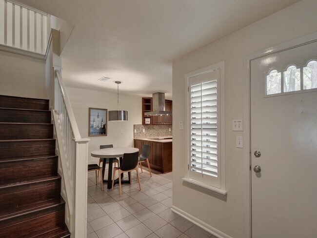 Foto del edificio - Beautiful Townhome in West Downtown Austin!
