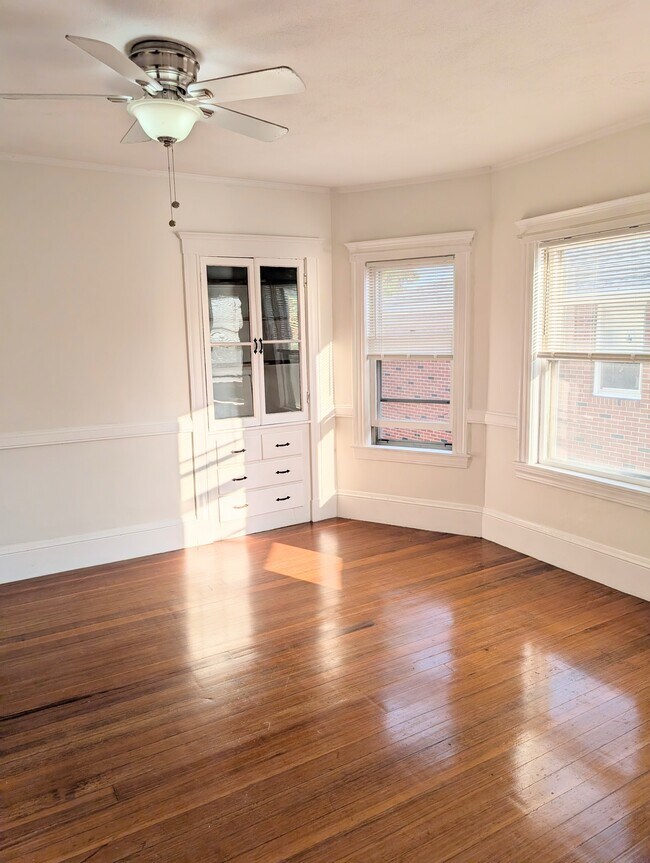 Building Photo - 39 Olcott St