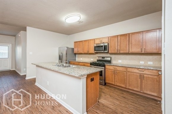 Foto del edificio - SELF TOUR NOW! - 19018 Ayston Dr, Tomball,...