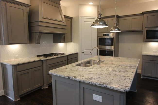 Foto del edificio - 7316 Van Tuyl Pkwy