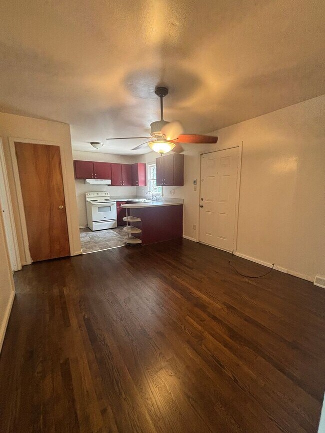 Foto del edificio - 3 bedroom 1.5 bathroom home!