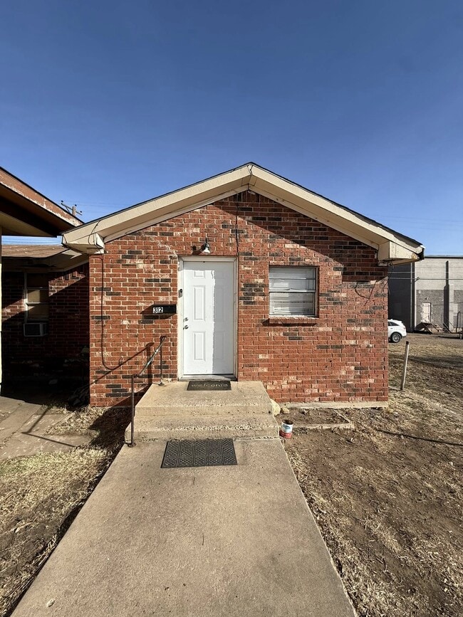 Building Photo - 312-14 N Hedgecoke St