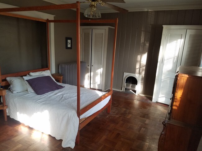 Bedroom 1 - 682 N Barksdale St