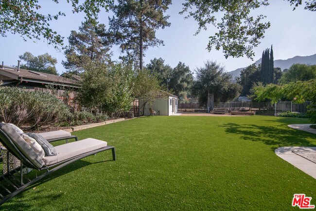 Foto del edificio - 1380 Old Topanga Canyon Rd