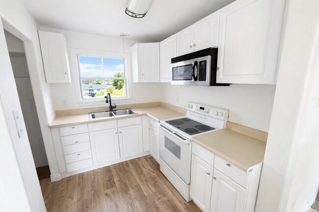 Foto del edificio - Lovely Home Located in East Provo.