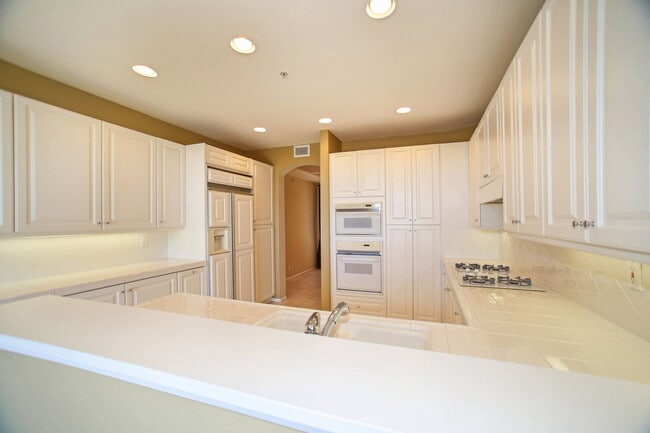 Building Photo - 16 Mattina Dr
