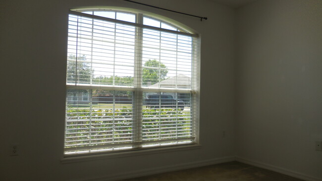 Foto del edificio - 6953 Clearwater Park Ct N