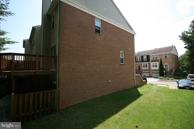 Foto del edificio - 512 Suffield Dr