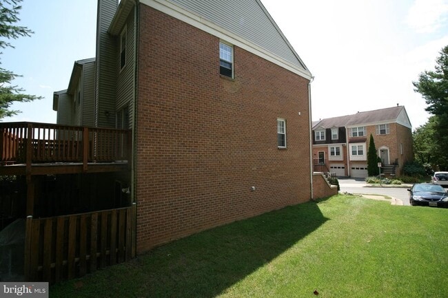Photo - 512 Suffield Dr Townhome
