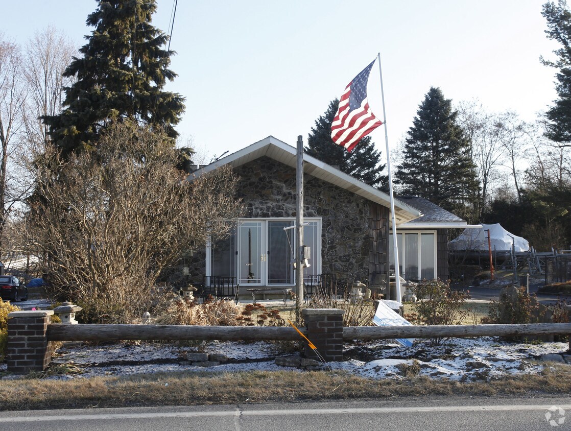 Building Photo - 1298 Route 9P