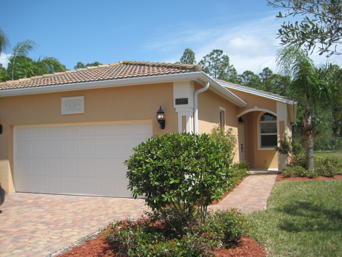 Foto principal - ** TUSCANY COVE ** 3 BED / 2 BATH / GARAGE...