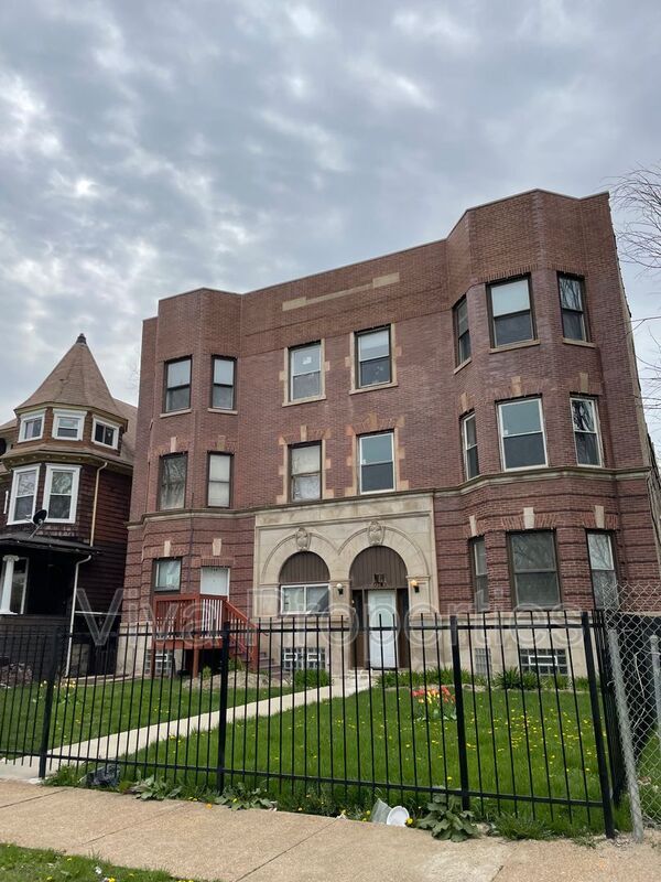 Foto del edificio - 728 N Pine Ave