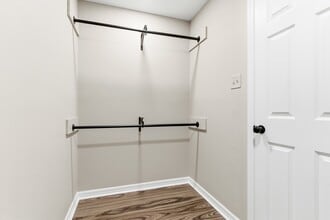 Building Photo - 445 Longmeadow Dr
