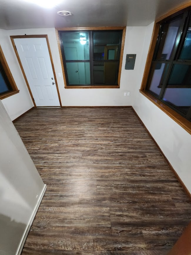Building Photo - Spacious Four Bedroom Home, Perfectly Loca...