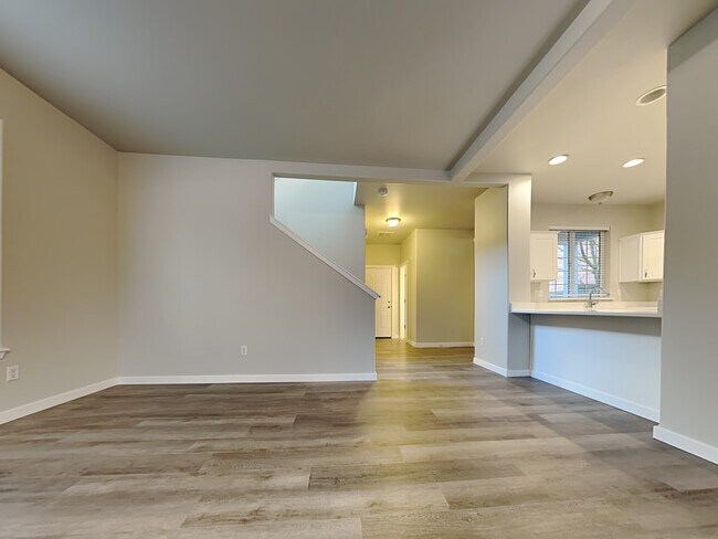 Building Photo - 4514 Natalee Dr SE