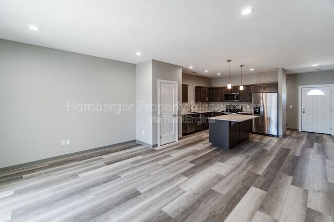 Foto del edificio - 1717 N Manifold Ln