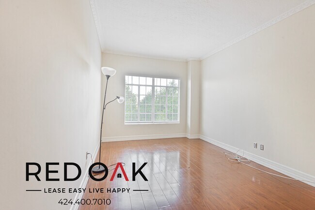 Foto del edificio - 570 N Rossmore Ave