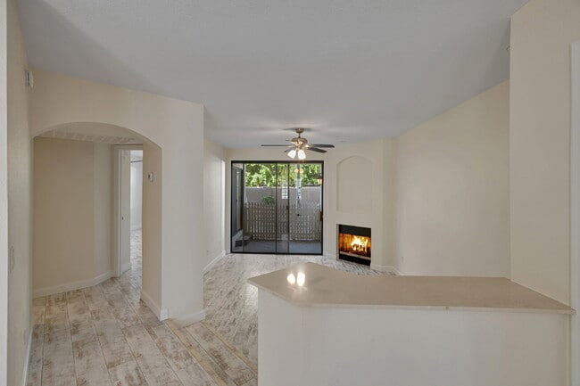 Foto del edificio - Camelback Corridor Condo now available!