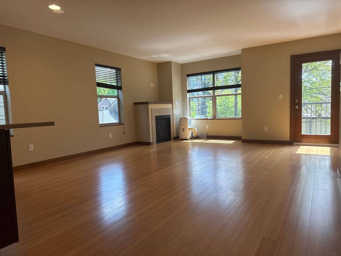 Primary Photo - Convenient 3 beds, 2.5 bath in Ballard