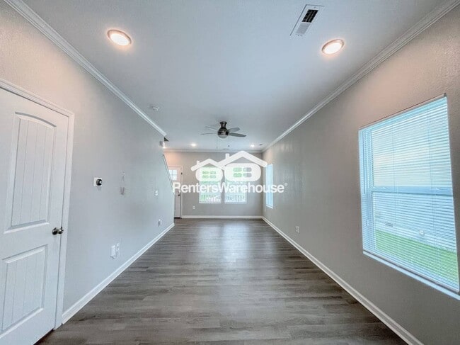 Building Photo - 1601 Charleston Ave