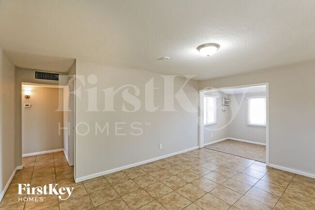Building Photo - 2711 West Elm Street