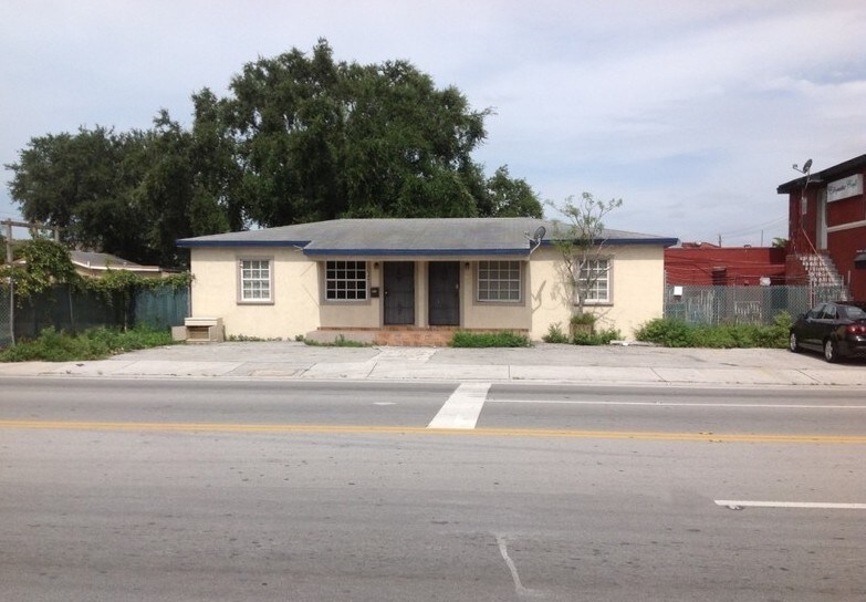 Primary Photo - 3490 NW 32nd Ave