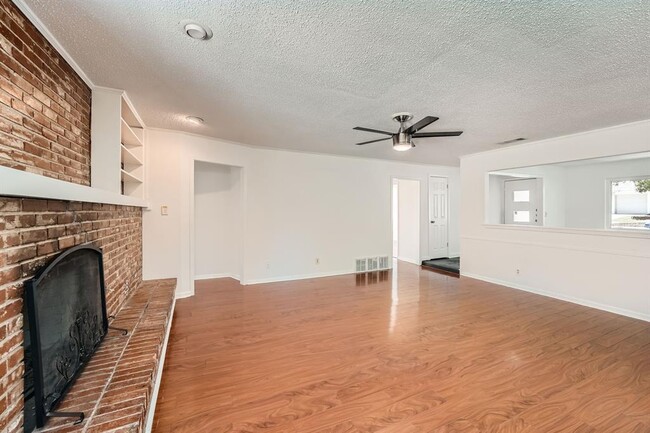 Building Photo - 2030 Northridge Dr