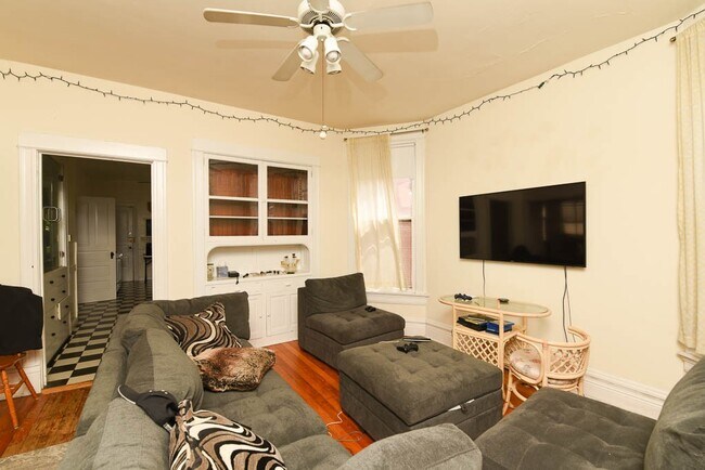Foto del edificio - 2615 N Southport Ave