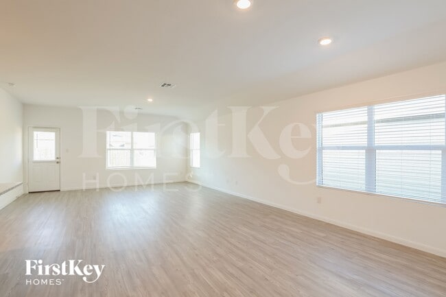 Building Photo - 2721 La Mundial St