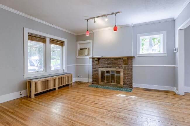 Building Photo - 3 Bedroom Minutes from Midtown, Dundee, an...