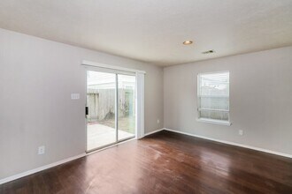 Building Photo - 2730 Skyview Grove Ct