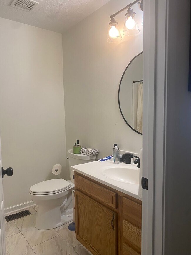 Foto del edificio - 3 bed, 2 bath, 2 car garage Single-Family ...