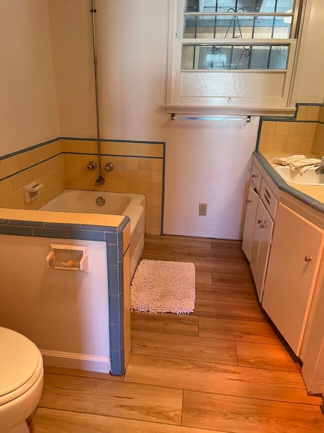 Building Photo - Single Story Home