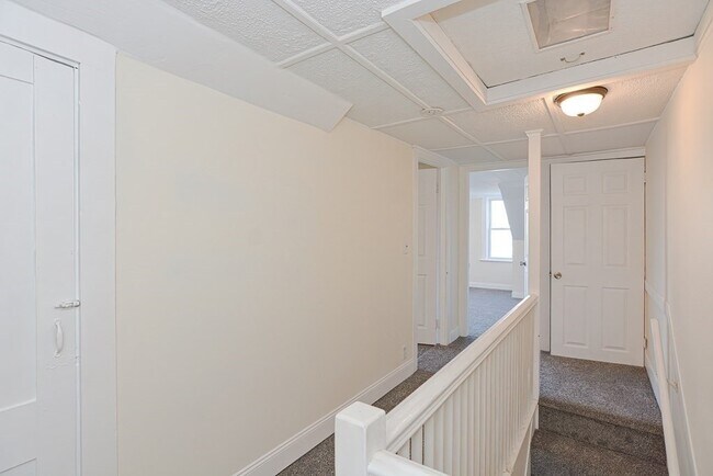 Building Photo - 235 Weir St