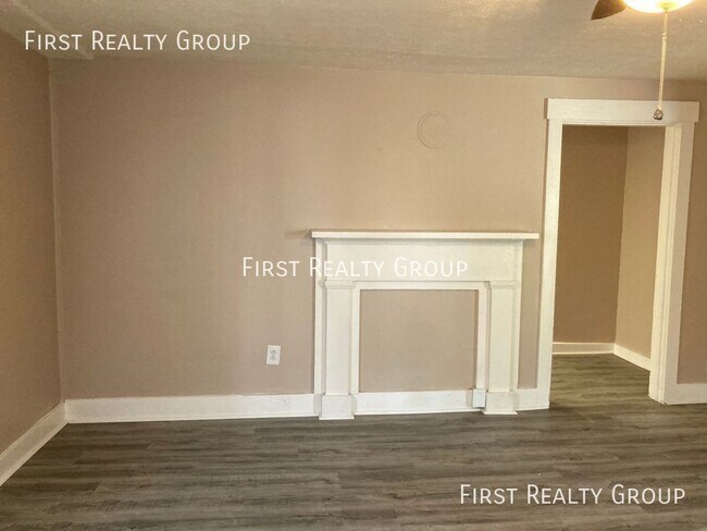 Building Photo - Move In Special, $100 OFF September Rent, ...