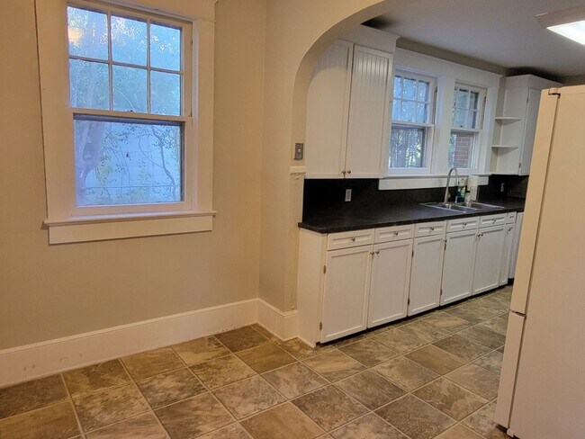 Foto del edificio - 3 Bedroom 1.5 bath House Florence!