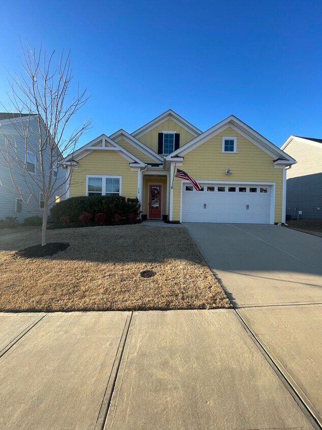 Primary Photo - 3 Bedroom 2 Bath Ready for Immediate Move ...