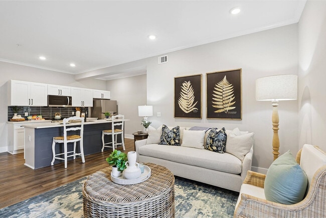 Living Room - Pointe Grand Lakeland