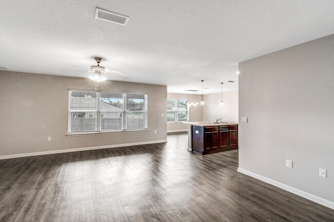Sala de estar - 4615 Plover Dr