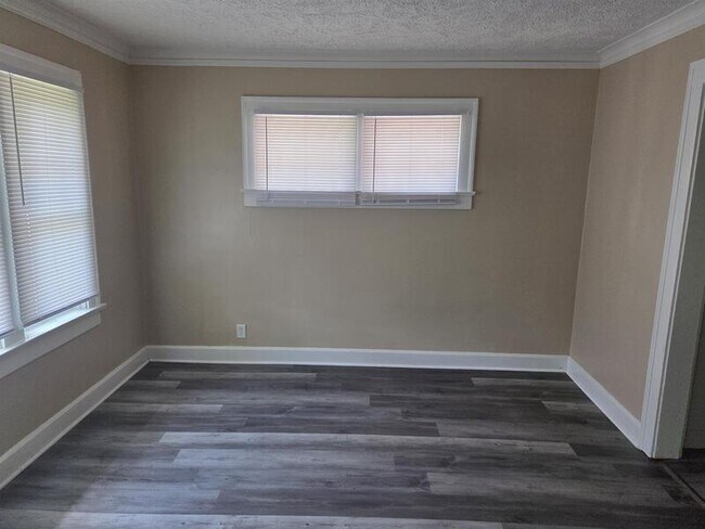 Foto del edificio - 3711 N Gladstone Ave