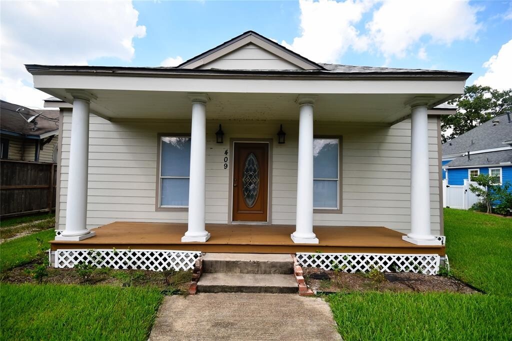 Primary Photo - 409 Quitman St