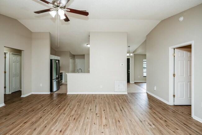 Foto del edificio - 4812 Pierce Arrow Dr